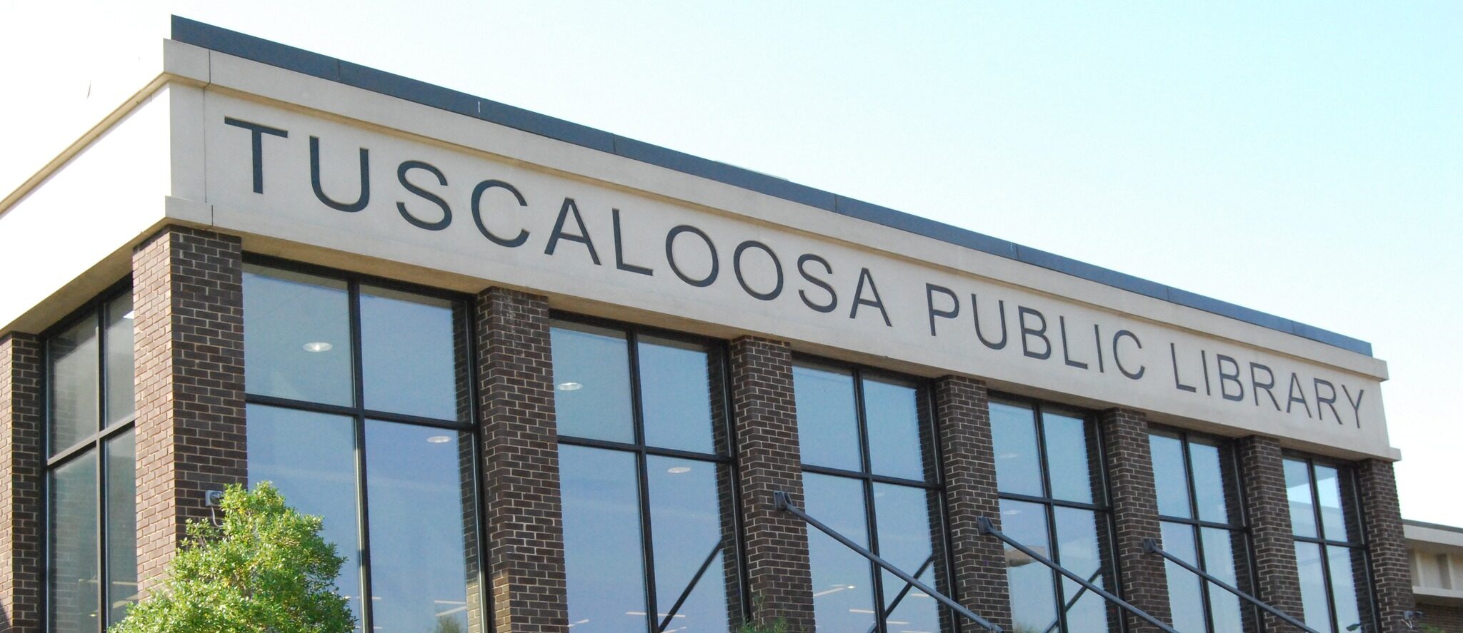 Outside view of the Tuscaloosa Public Library